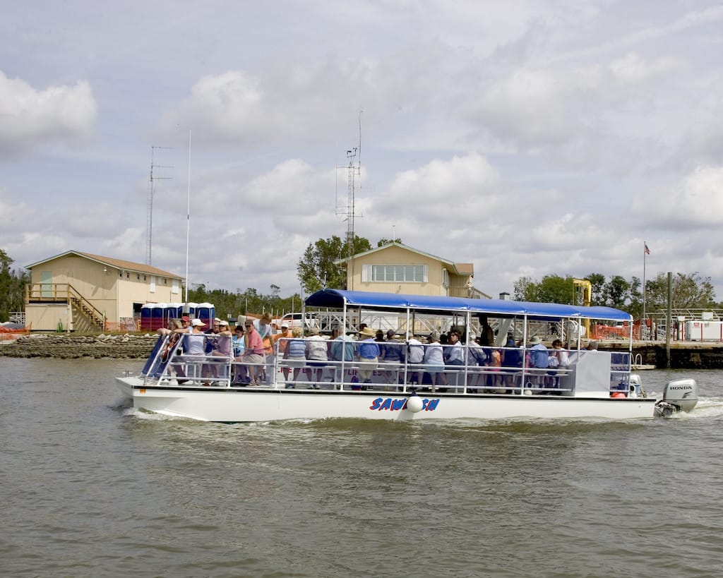 Motor boat tour in Ten Thousand Islands, Everglades National Park